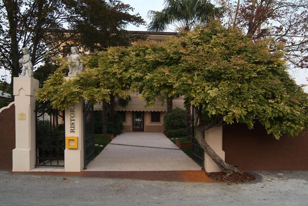 Il Cecchini Hotel Pasiano Di Pordenone Bagian luar foto