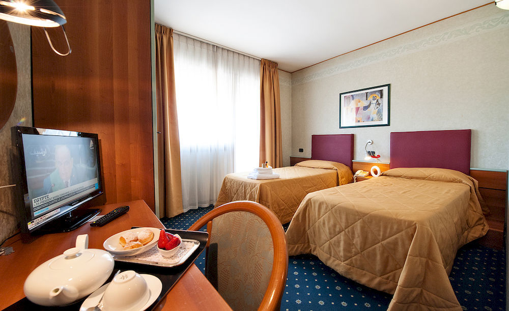 Il Cecchini Hotel Pasiano Di Pordenone Bagian luar foto